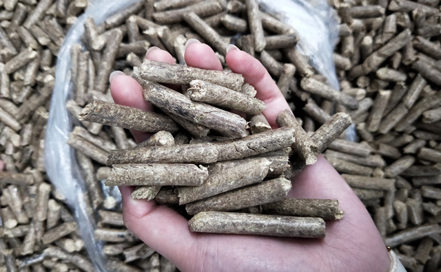 秸稈燃料顆粒機(jī)的燃料顆粒圖片