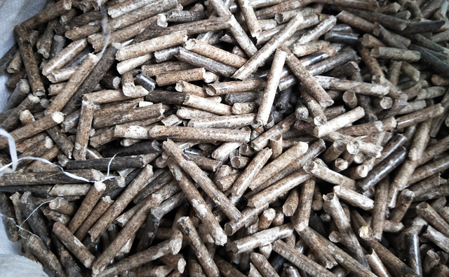 秸稈顆粒機(jī)生產(chǎn)的秸稈顆粒圖