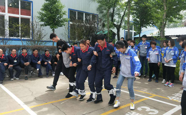 綁腿跑比賽