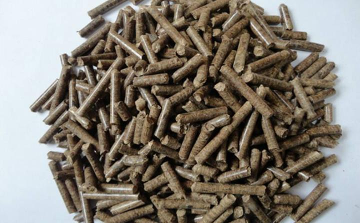 秸稈、鋸末、廢木頭等秸稈顆粒機(jī)加工成顆粒狀的生物質(zhì)燃料